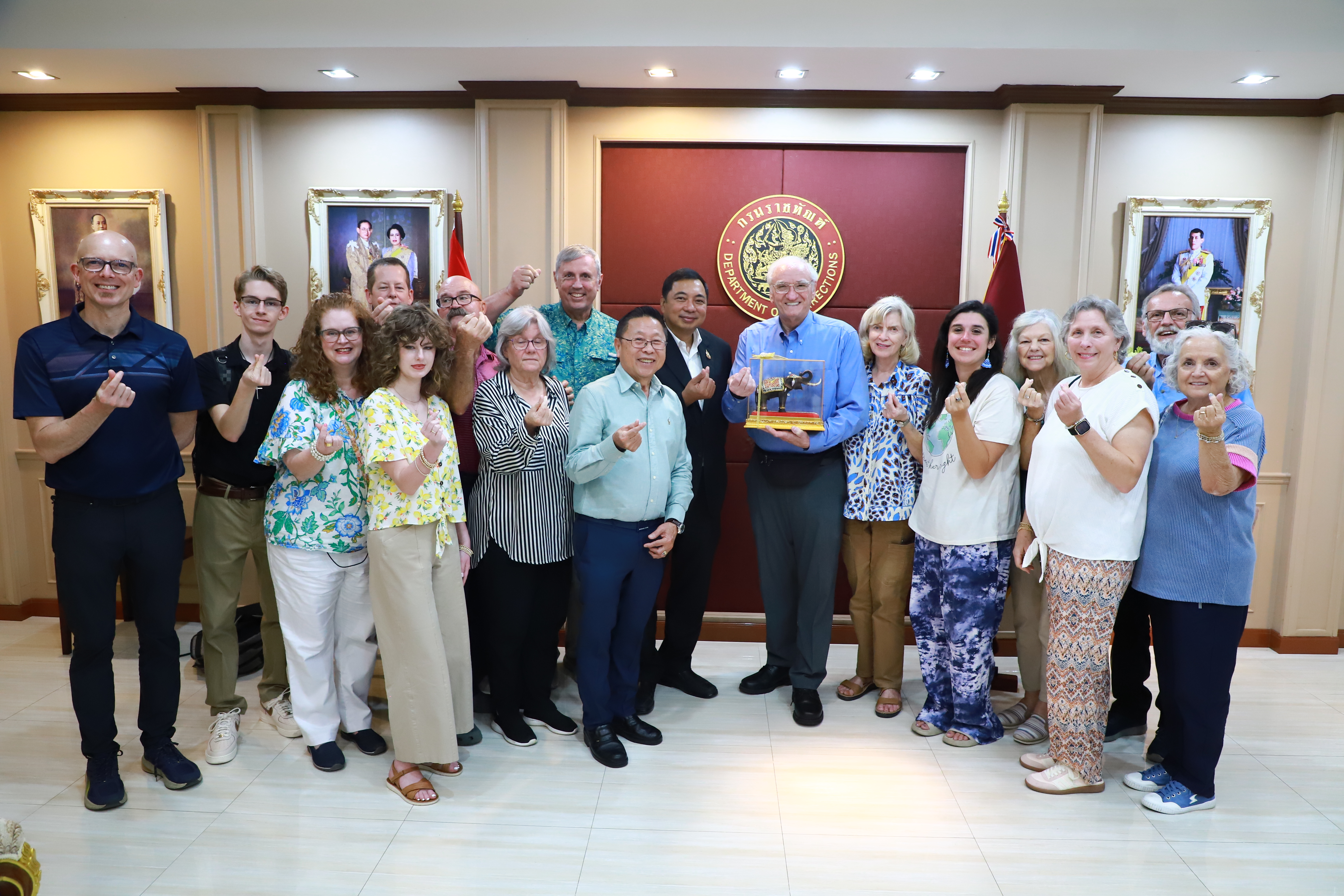 วันพุธที่ 4 มีนาคม 2569 เวลา 13.00 น. พันตำรวจโท ประวุธ วงศ์สีนิล อธิบดีกรมราชทัณฑ์ ให้การต้อนรับ นายสุนทร สุนทรธาราวงศ์ ผู้ก่อตั้งและที่ปรึกษามูลนิธิบ้านพระพร และนำคณะผู้สนับสนุนจากชาวต่างชาติมูลนิธิบ้านพระพร